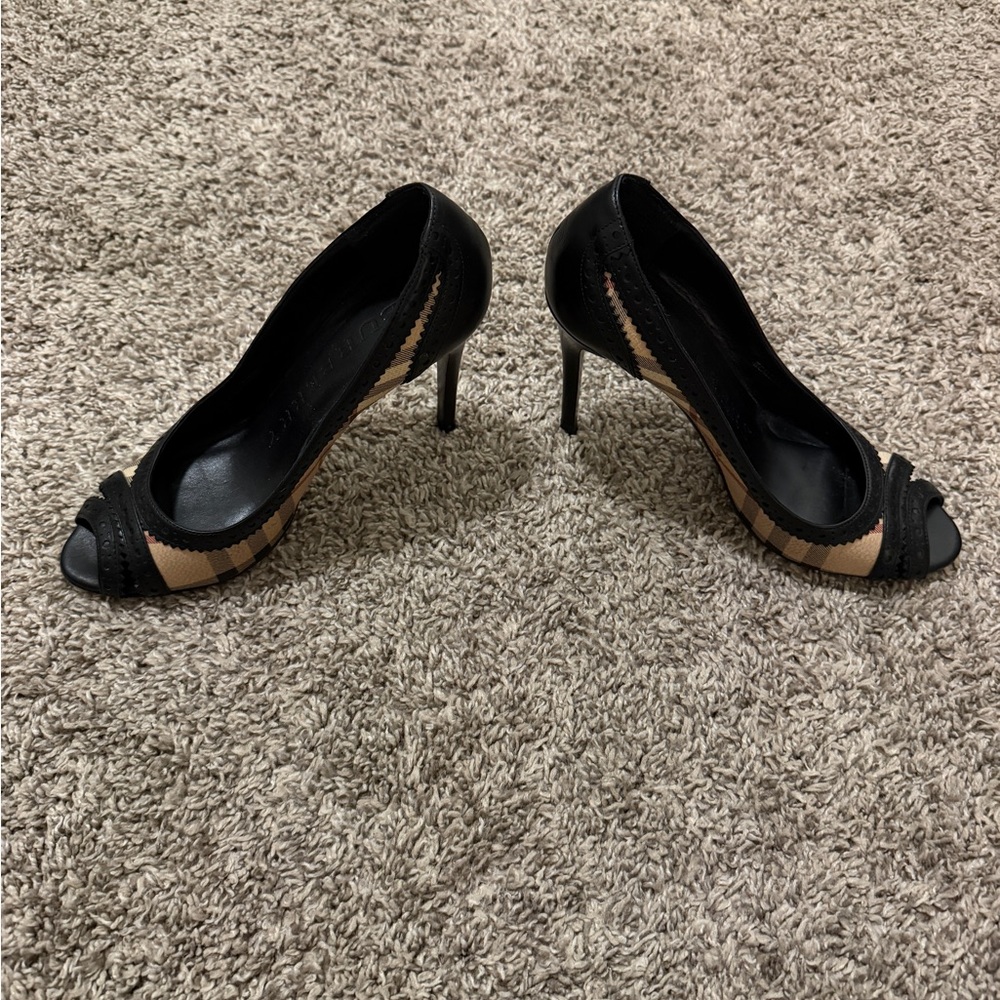 Elegant Black and Tan Women's Heels